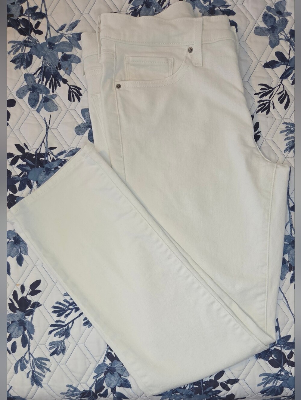 Levi's 314 Shaping Straight White Jeans Women's Size 31 Mid Rise Stretch Like Ne - Picture 3 of 7